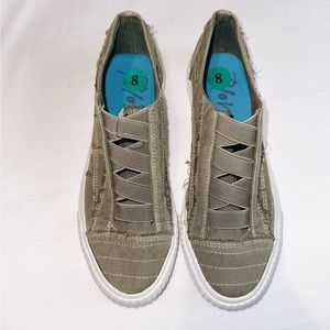 Blowfish ®️Marley slip_on sneakers. Curvas upper, easy slip _on